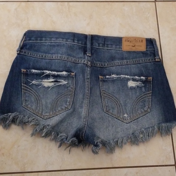 Hollister Blue Jean Distressed Shorts (23) - Picture 4 of 4